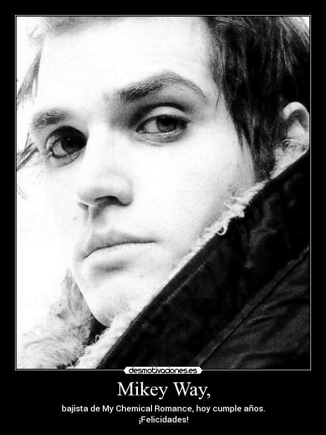 Mikey Way, - bajista de My Chemical Romance, hoy cumple años.
¡Felicidades!