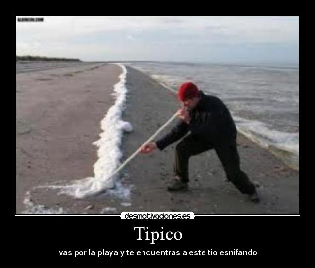 Tipico - vas por la playa y te encuentras a este tio esnifando