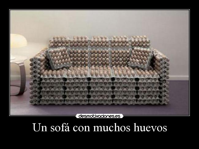 Un sofá con muchos huevos -