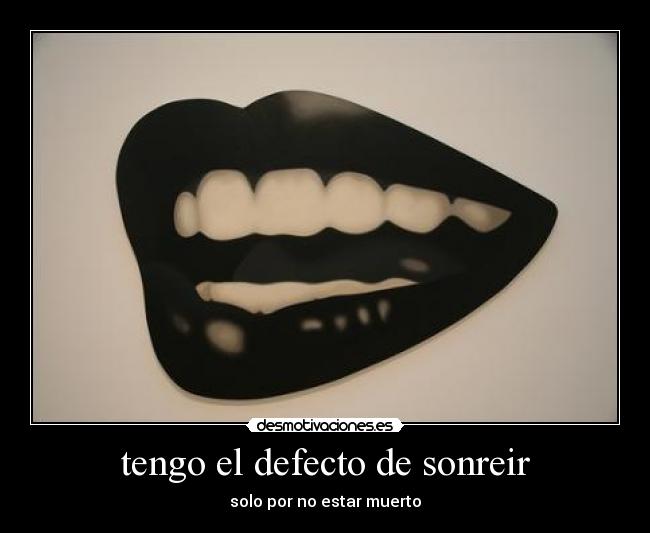 tengo el defecto de sonreir - solo por no estar muerto