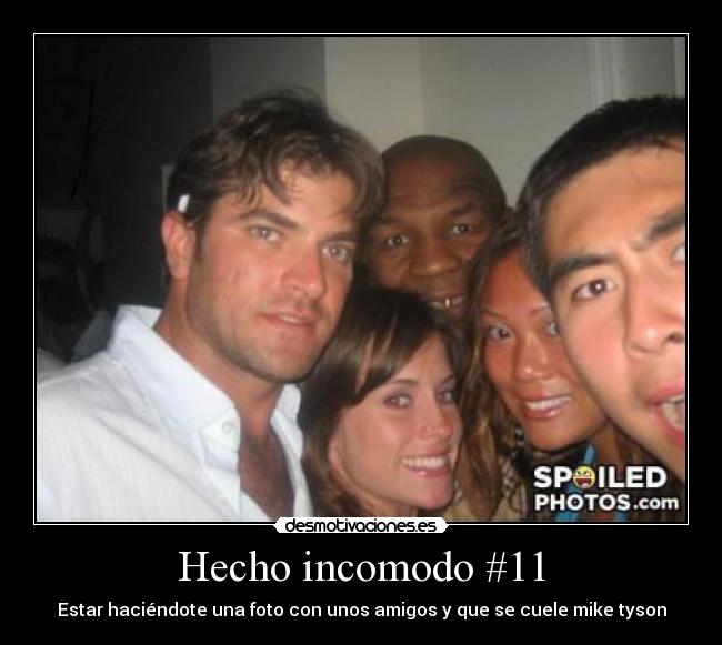 Hecho incomodo #11 - Estar haciéndote una foto con unos amigos y que se cuele mike tyson