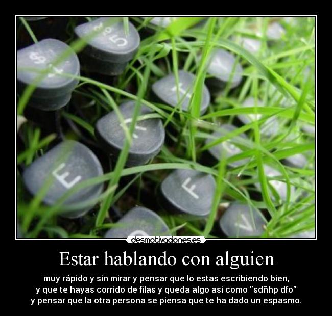 Estar hablando con alguien -