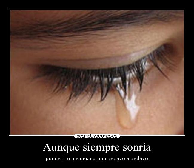 Aunque siempre sonria - por dentro me desmorono pedazo a pedazo.