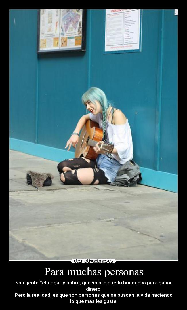 Para muchas personas - son gente chunga y pobre, que solo le queda hacer eso para ganar
dinero.
Pero la realidad, es que son personas que se buscan la vida haciendo
lo que más les gusta.