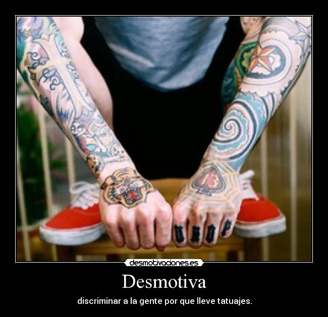 Desmotiva - discriminar a la gente por que lleve tatuajes.