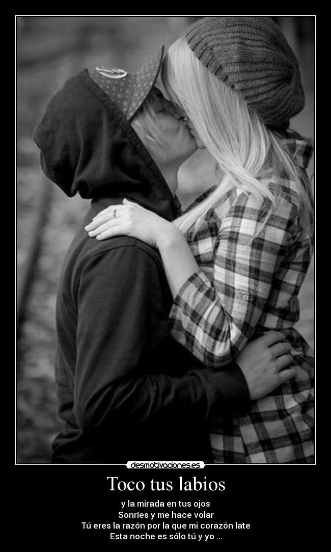 Toco tus labios - y la mirada en tus ojos
Sonríes y me hace volar
Tú eres la razón por la que mi corazón late
Esta noche es sólo tú y yo ...