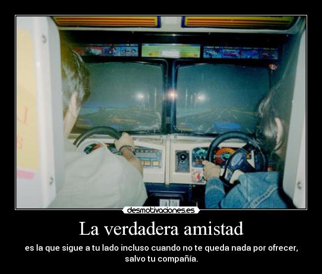 La verdadera amistad - es la que sigue a tu lado incluso cuando no te queda nada por ofrecer,
salvo tu compañía.