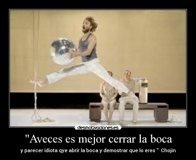 carteles idiota saltanto con una bola mano desmotivaciones