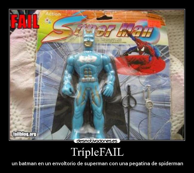 TrípleFAIL - un batman en un envoltorio de superman con una pegatina de spiderman
