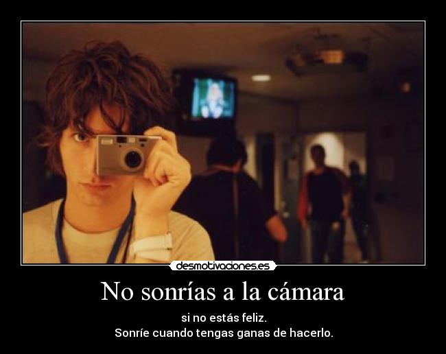 No sonrías a la cámara -