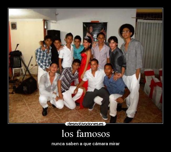 los famosos - nunca saben a que cámara mirar