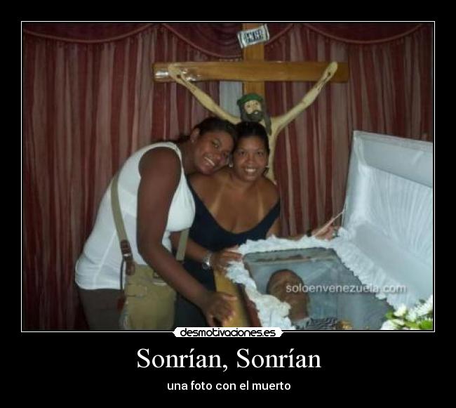 Sonrían, Sonrían - una foto con el muerto