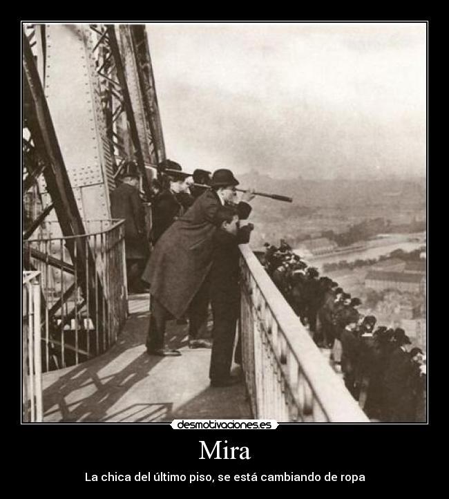 Mira - La chica del último piso, se está cambiando de ropa