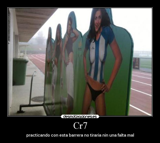 Cr7 - practicando con esta barrera no tiraria nin una falta mal