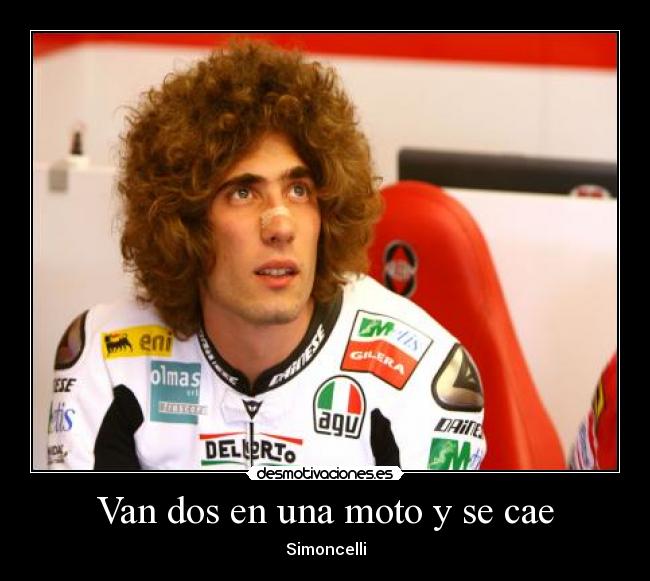 Van dos en una moto y se cae -