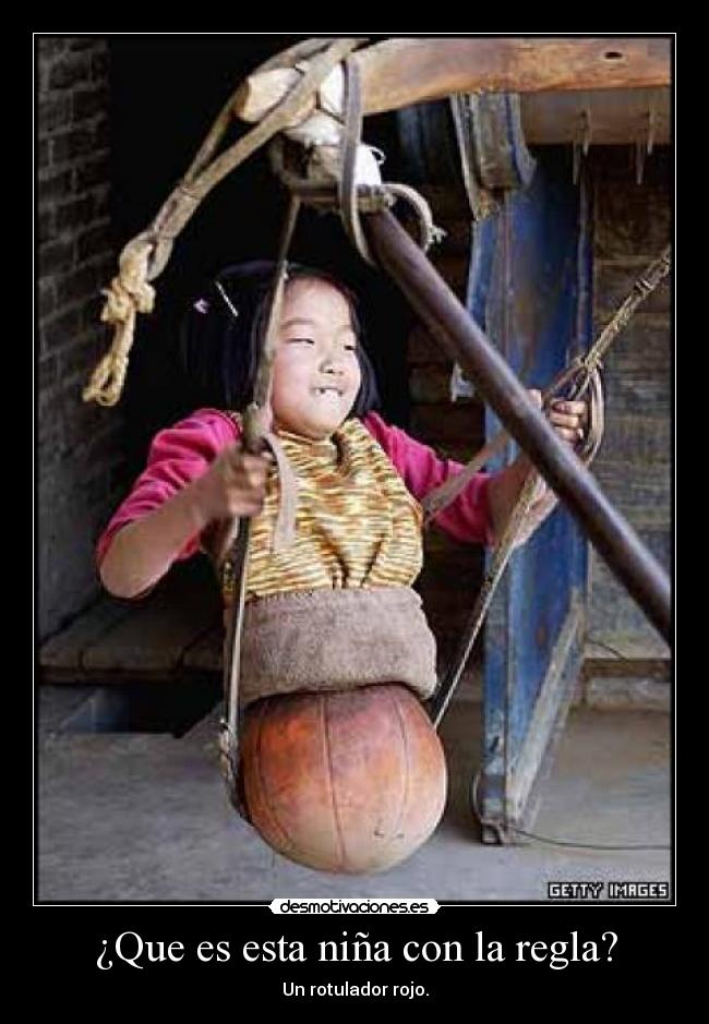 ¿Que es esta niña con la regla? - Un rotulador rojo.