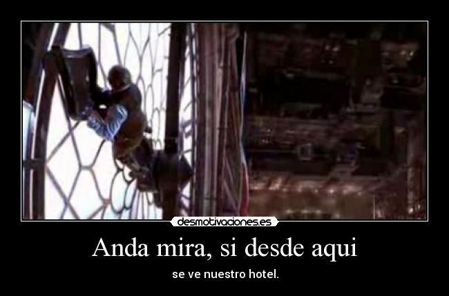 Anda mira, si desde aqui - se ve nuestro hotel.