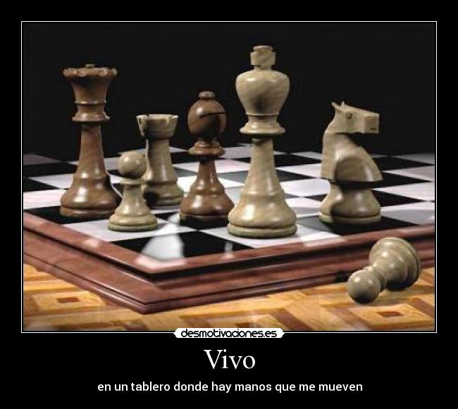 Vivo - en un tablero donde hay manos que me mueven