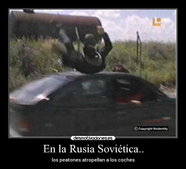 En la Rusia Soviética.. - los peatones atropellan a los coches