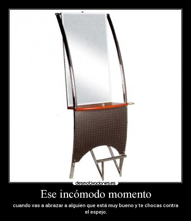 Ese incómodo momento - cuando vas a abrazar a alguien que está muy bueno y te chocas contra el espejo.