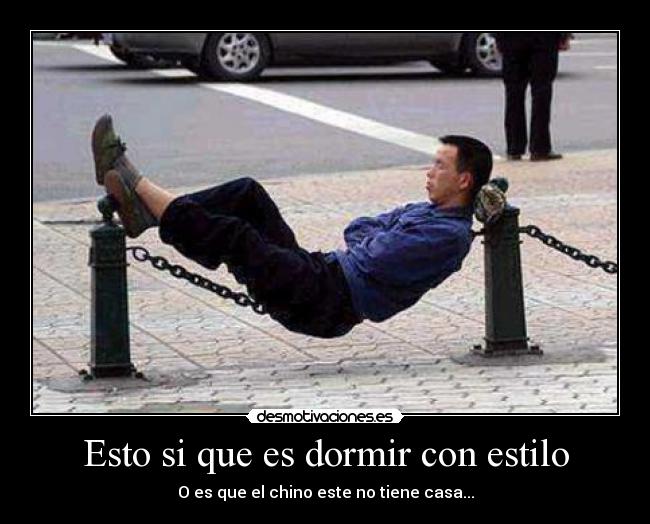Esto si que es dormir con estilo - O es que el chino este no tiene casa...