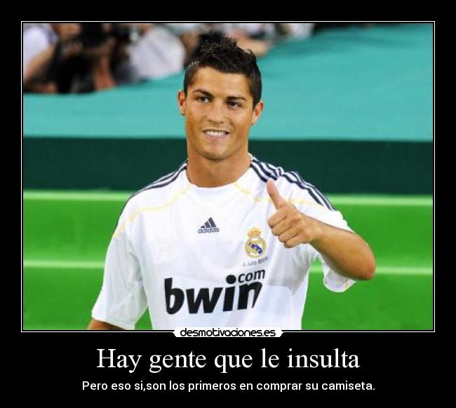Hay gente que le insulta - Pero eso si,son los primeros en comprar su camiseta.