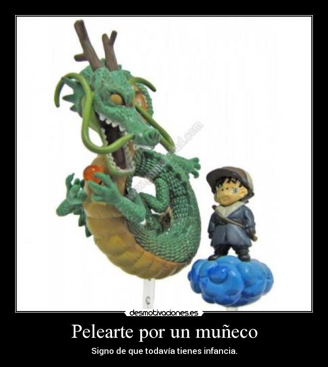 Pelearte por un muñeco - Signo de que todavía tienes infancia.