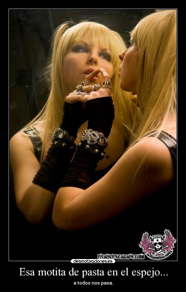 Esa motita de pasta en el espejo... - a todos nos pasa.