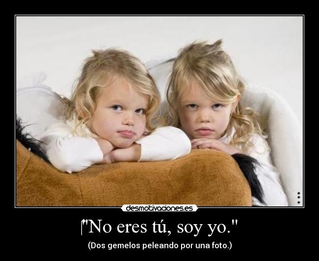 ‎No eres tú, soy yo. - (Dos gemelos peleando por una foto.)