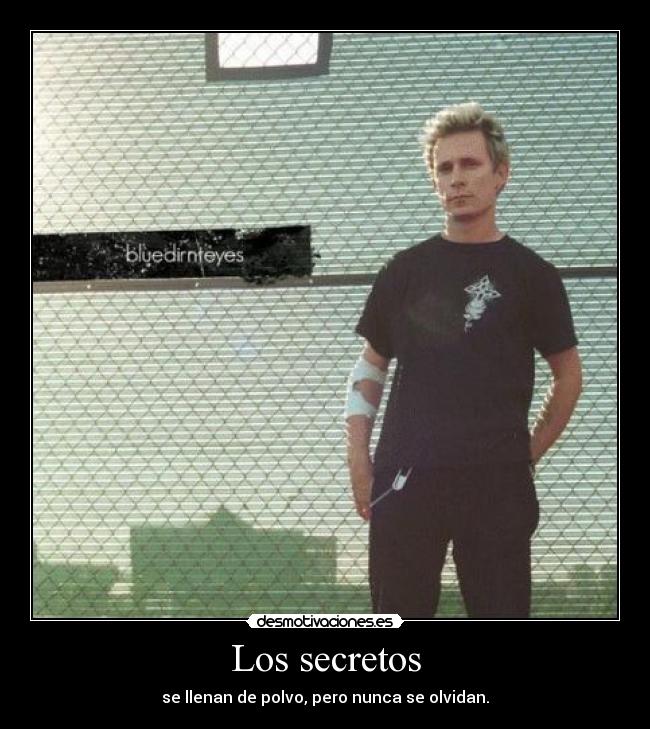 Los secretos - se llenan de polvo, pero nunca se olvidan.