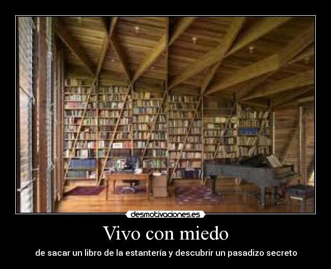 Vivo con miedo - de sacar un libro de la estantería y descubrir un pasadizo secreto