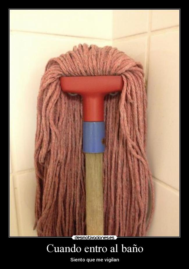 Cuando entro al baño - Siento que me vigilan