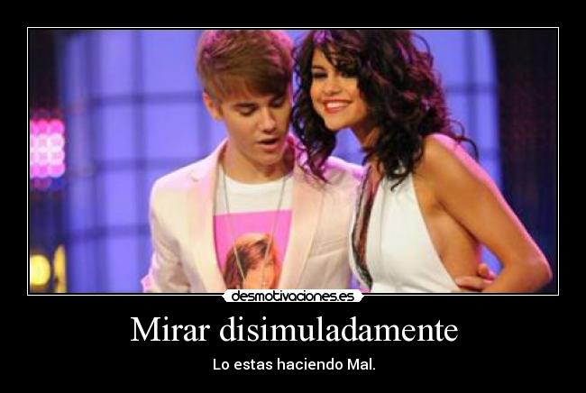 Mirar disimuladamente -