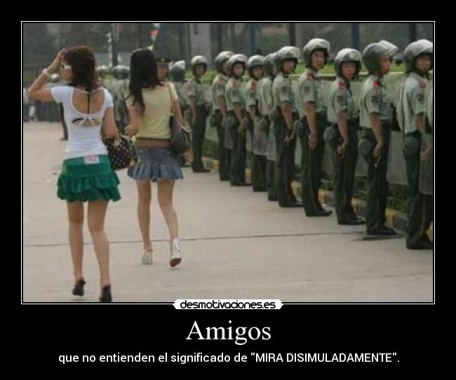 Amigos - que no entienden el significado de MIRA DISIMULADAMENTE.