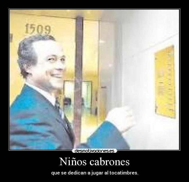 Niños cabrones - que se dedican a jugar al tocatimbres.