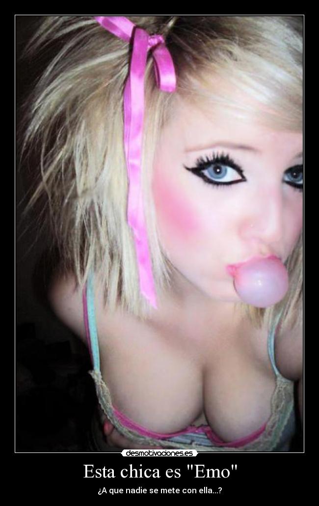 Esta chica es Emo - ¿A que nadie se mete con ella...?