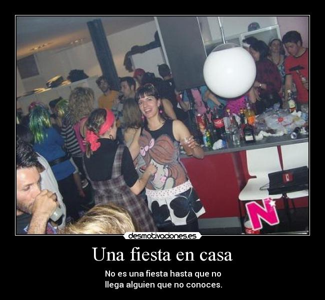 Una fiesta en casa - No es una fiesta hasta que no
 llega alguien que no conoces.