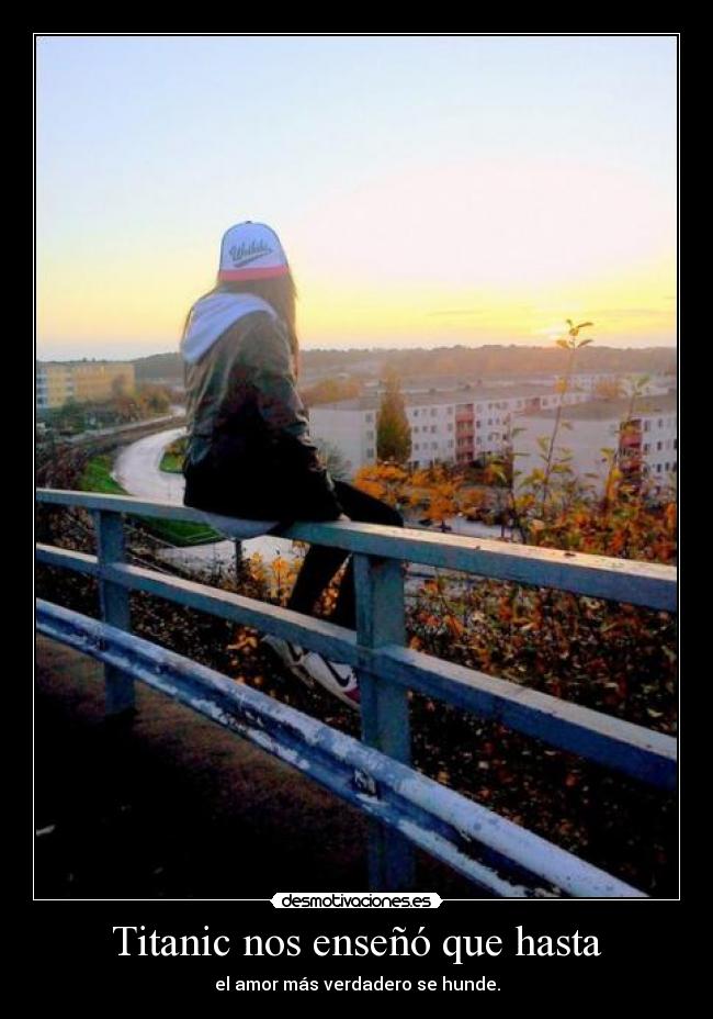 Titanic nos enseñó que hasta - el amor más verdadero se hunde.