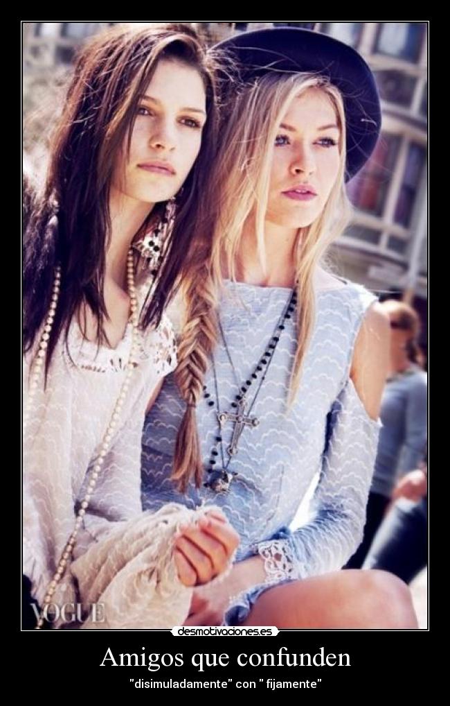 Amigos que confunden - disimuladamente con fijamente