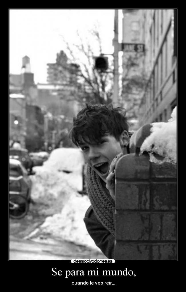 Se para mi mundo, - cuando le veo reir...