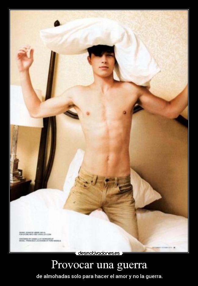 Provocar una guerra - de almohadas solo para hacer el amor y no la guerra.