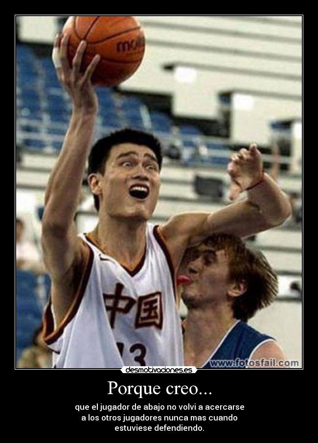 Porque creo... - que el jugador de abajo no volvi a acercarse
a los otros jugadores nunca mas cuando
estuviese defendiendo.