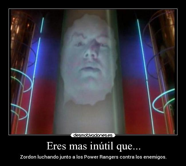 Eres mas inútil que... - Zordon luchando junto a los Power Rangers contra los enemigos.