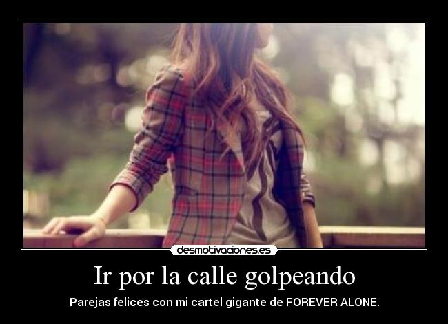 Ir por la calle golpeando - Parejas felices con mi cartel gigante de FOREVER ALONE.