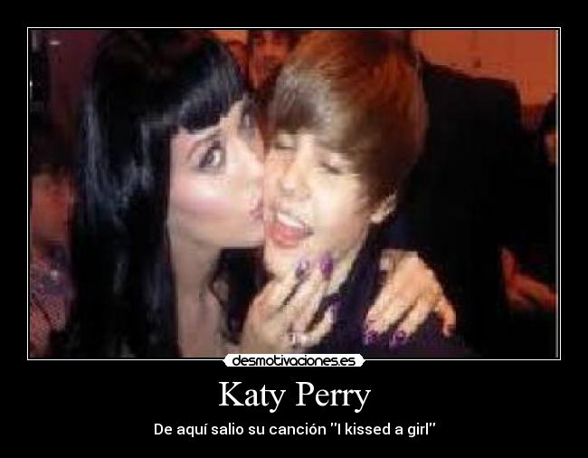 Katy Perry - De aquí salio su canción I kissed a girl