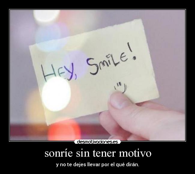 sonríe sin tener motivo -