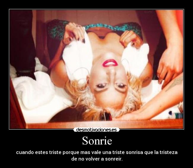 Sonrie - cuando estes triste porque mas vale una triste sonrisa que la tristeza
de no volver a sonreir.