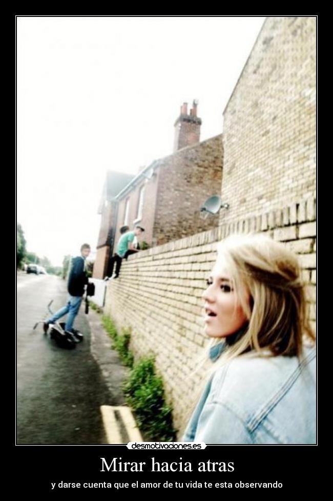 Mirar hacia atras - y darse cuenta que el amor de tu vida te esta observando