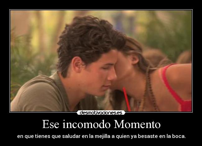Ese incomodo Momento - en que tienes que saludar en la mejilla a quien ya besaste en la boca.