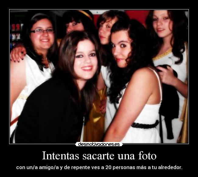 Intentas sacarte una foto - con un/a amigo/a y de repente ves a 20 personas más a tu alrededor.